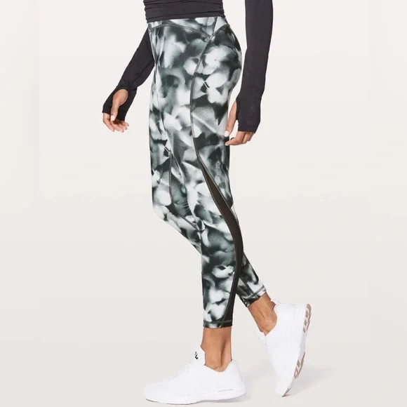 16L6. Lululemon Train Times 7/8 Pant 25" Blush Blossom Alpine White Black - Picture 2 of 9